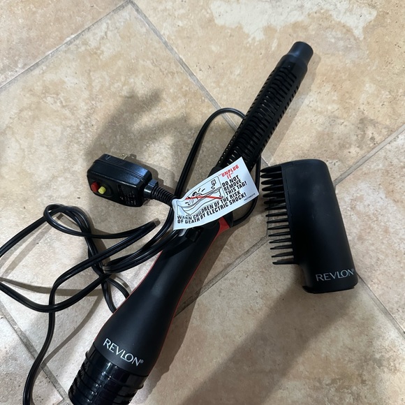 Revlon one step blowout curls - Picture 2 of 4